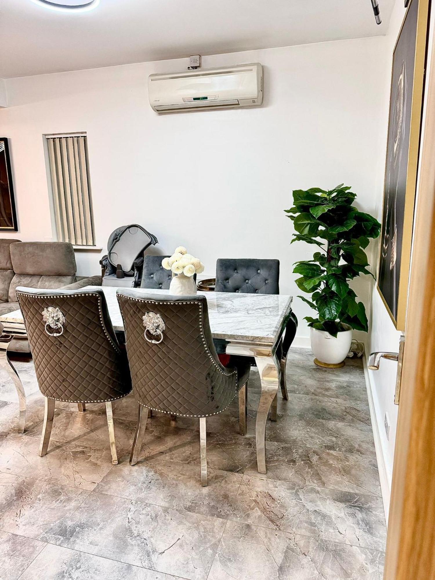 Deluxe Spacious King Size Room Hornchurch Екстериор снимка