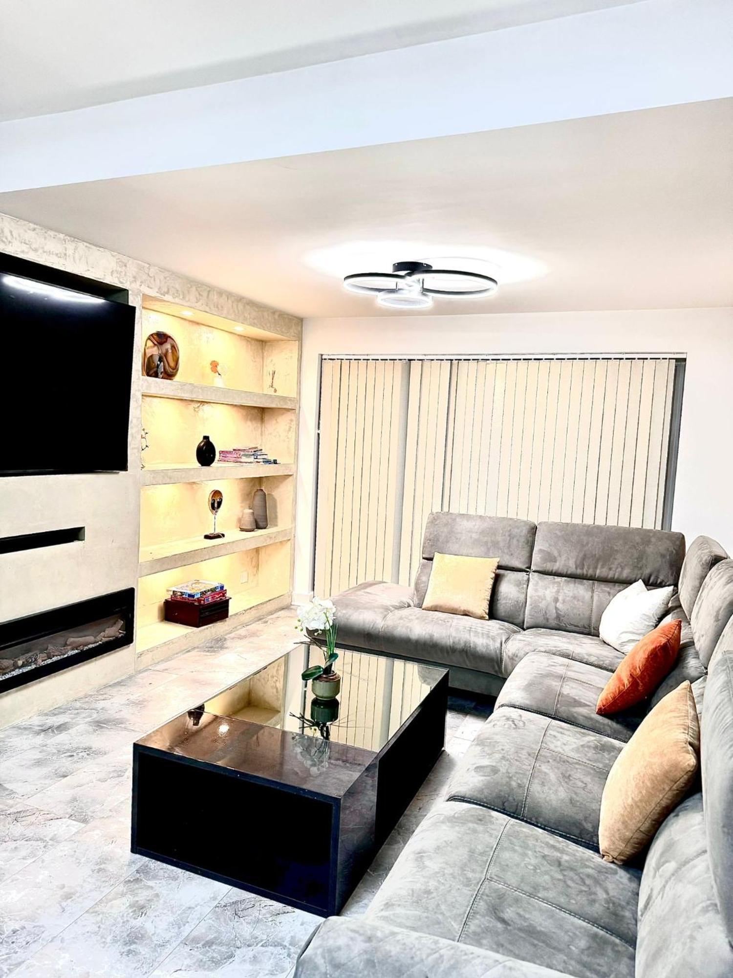 Deluxe Spacious King Size Room Hornchurch Екстериор снимка