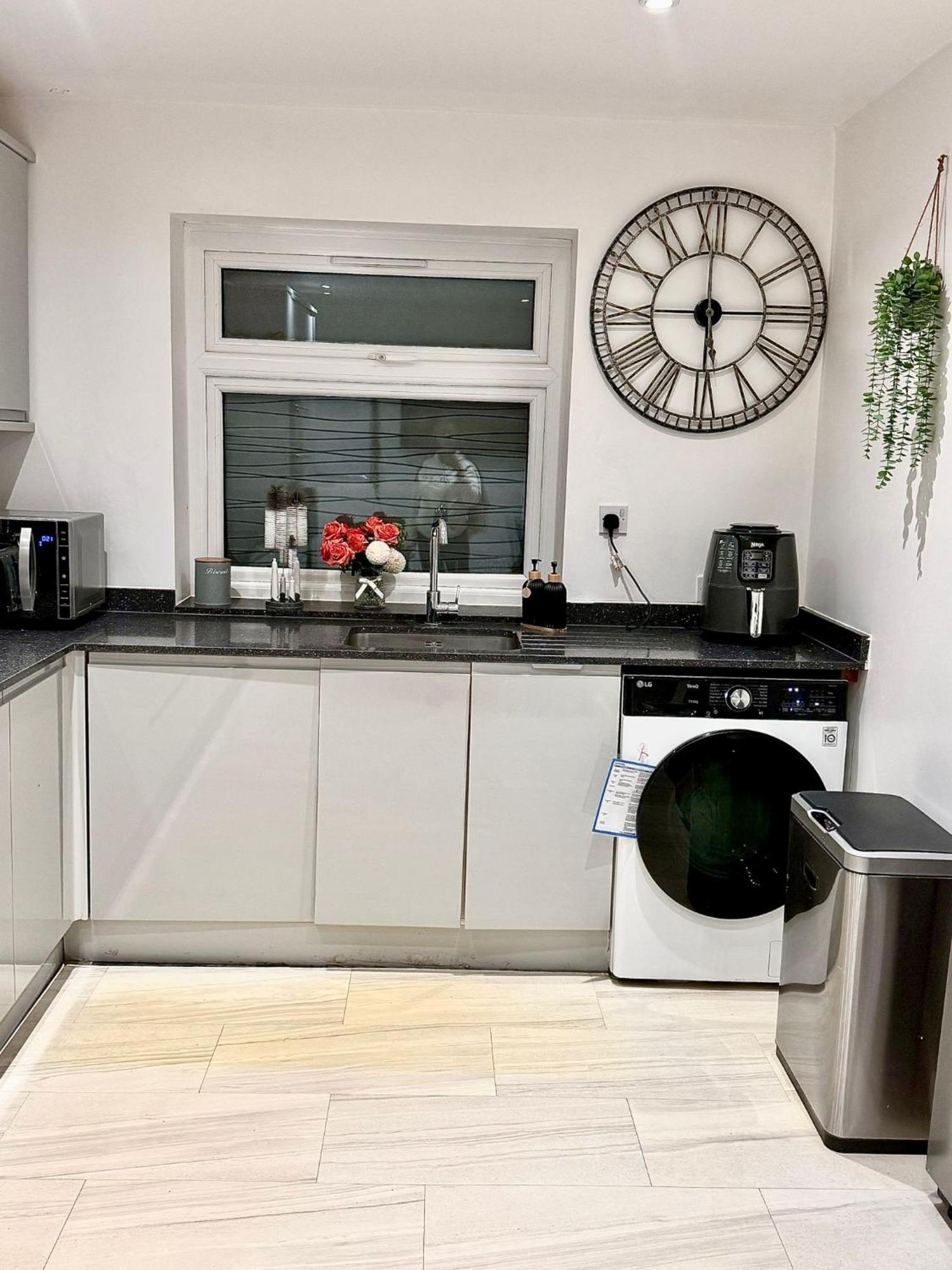 Deluxe Spacious King Size Room Hornchurch Екстериор снимка